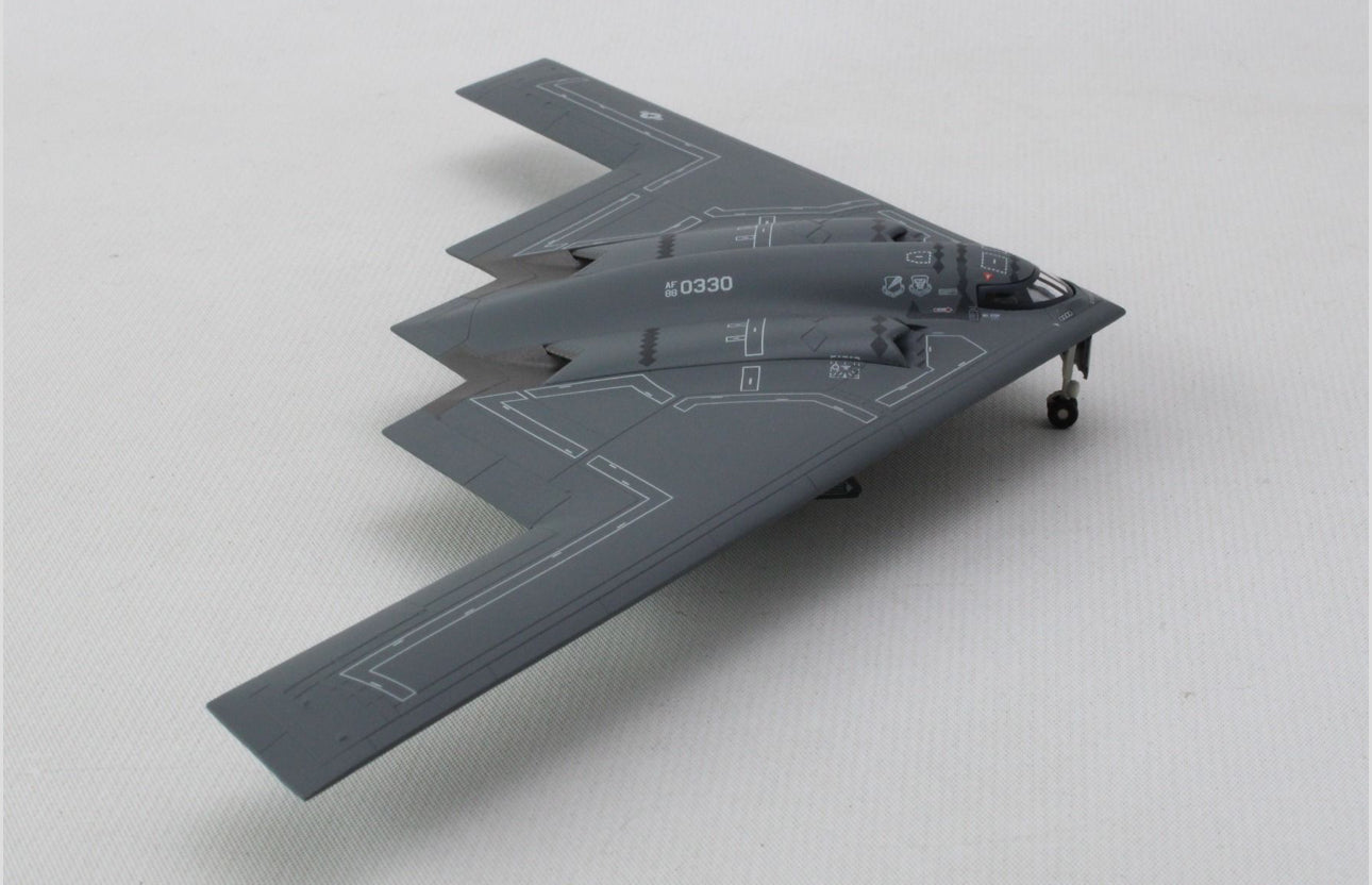 B-2 Spirit 393rd Bomber Squadron 1/200 Model (HERPA)