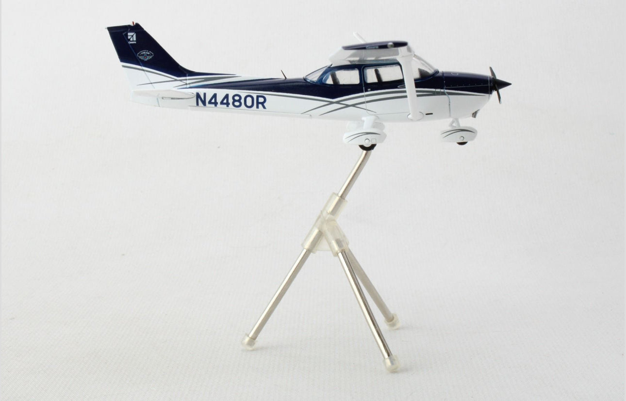 Cessna 172 Gemini Model 1:72